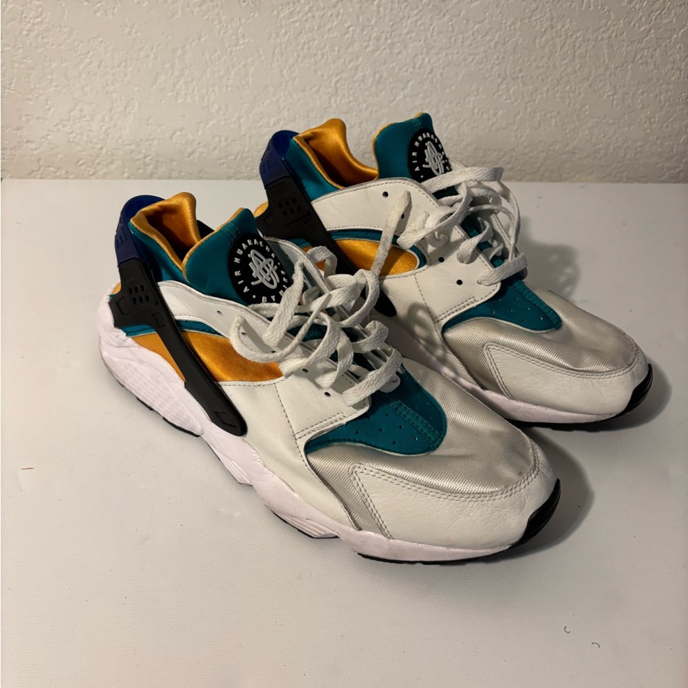 Nike Huarache Multicolor Athletic Shoes